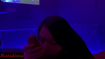 امرأة سمراء مغرية ، تقوم كارتر كروز بفرك بوسها أثناء عرض مباشر لكاميرا الويب والإصبع عليه